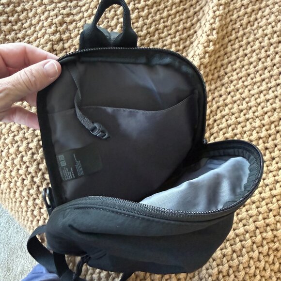 Uniqlo Black Sling Minimal Bag Perfect for Everyday Carry - Picture 2 of 8